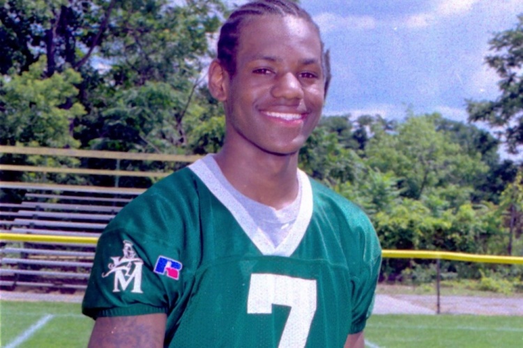 詹姆斯：我不后悔没加入NFL 但我很愿意参加一场NFL比赛